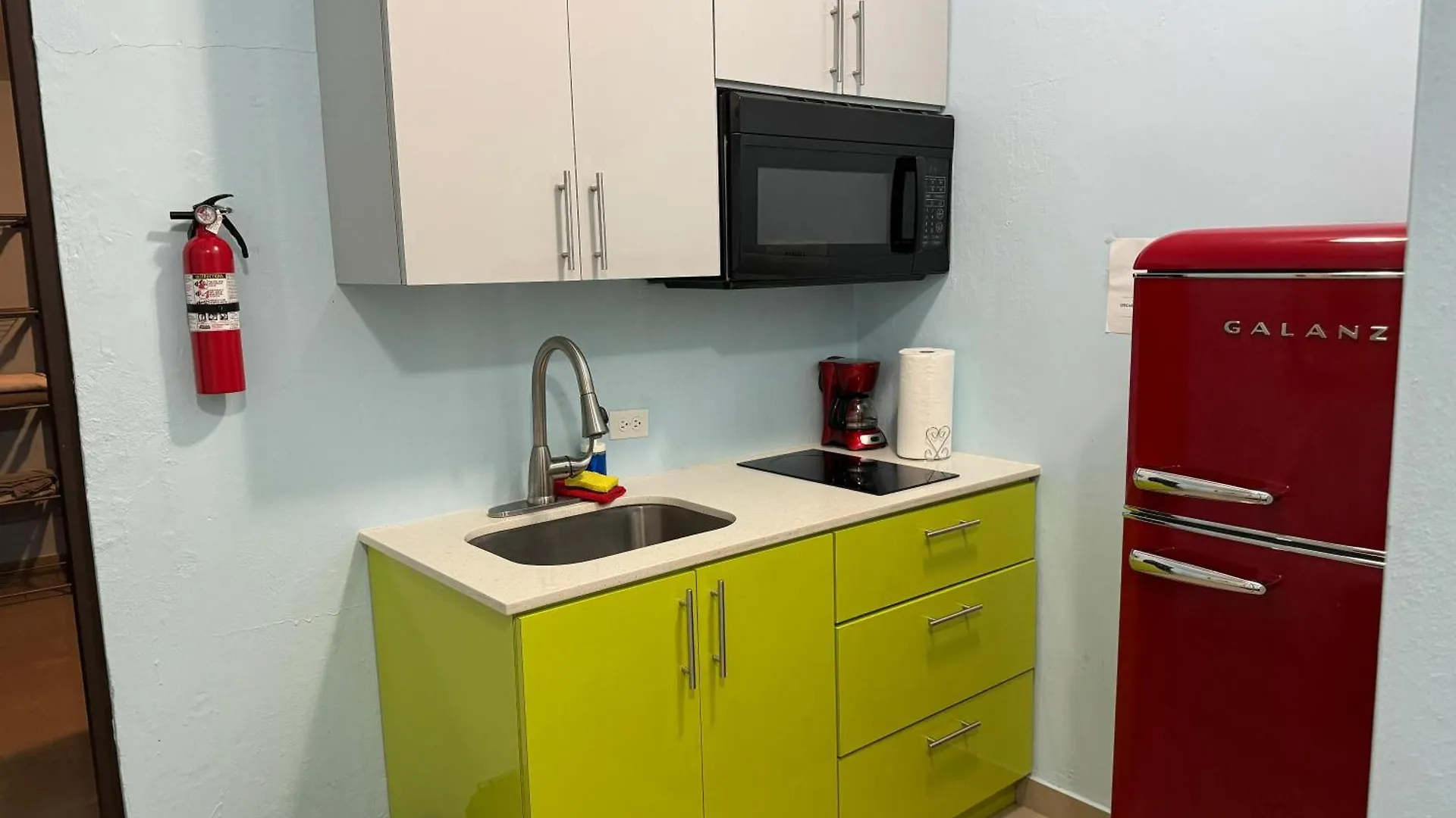 Apartment Studio With Private Entrance And Bath Sleeps Up To 6, Unit 1 San Juan